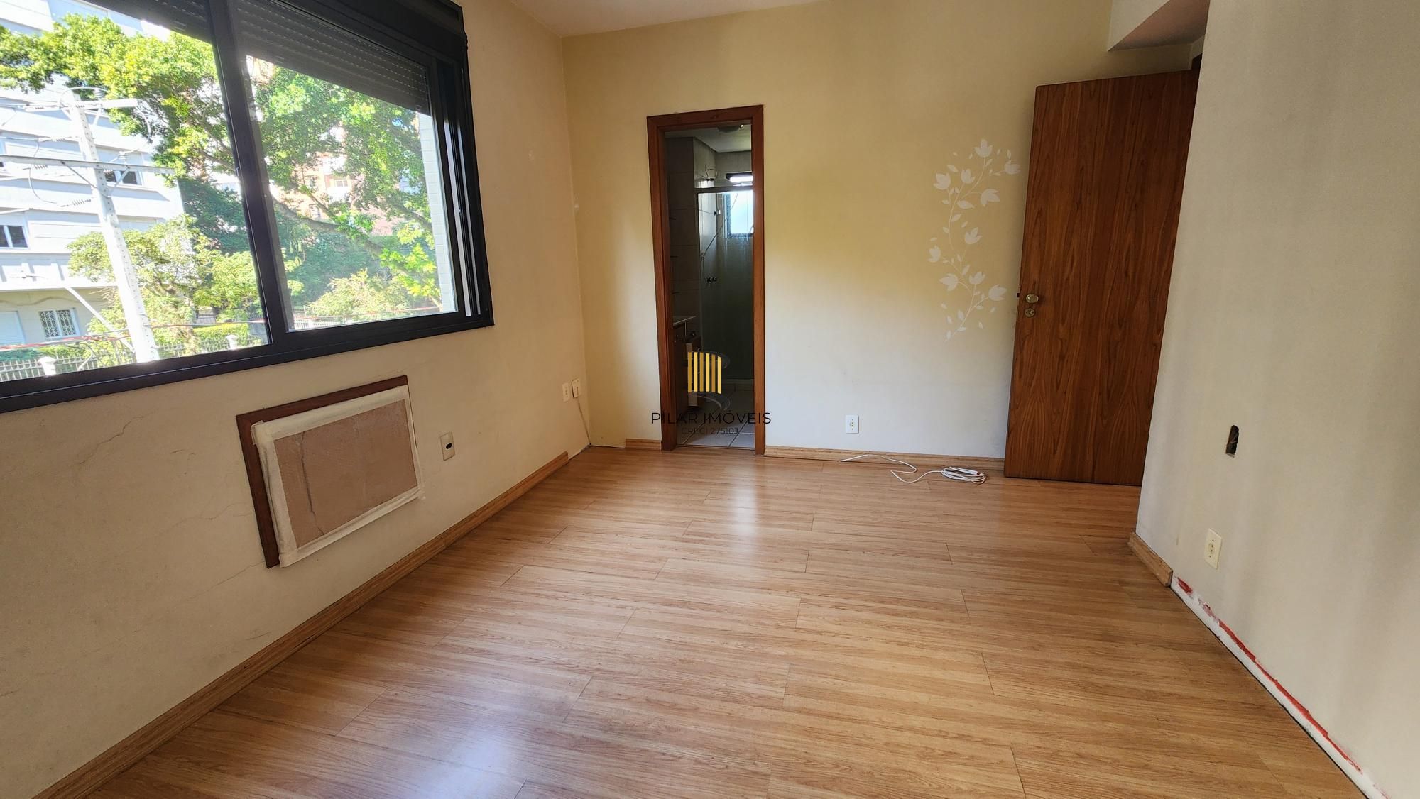 Apartamento de 103m² com 3 dormitórios, 1 suíte e 2 Vagas no Bairro Petrópolis