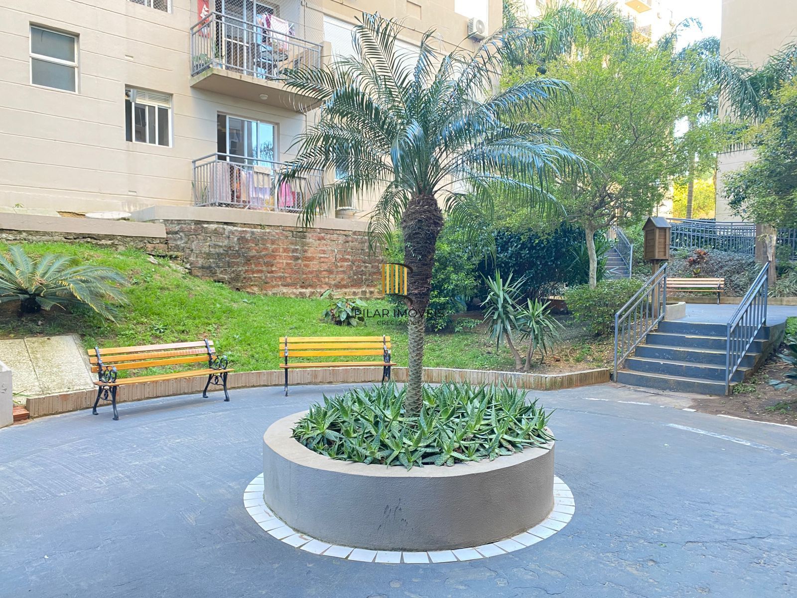 Apartamento com 03 quartos e 01 vaga  Bairro Camaquã