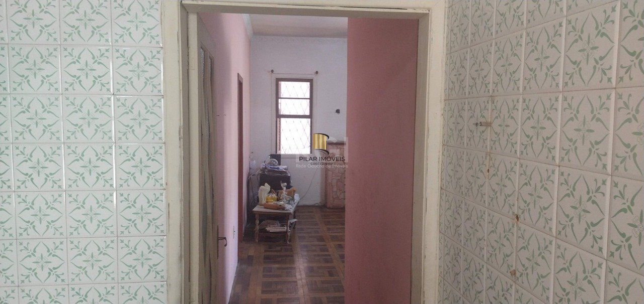 Casa de 4 dormitórios na Av. Teresópolis bairro Teresópolis
