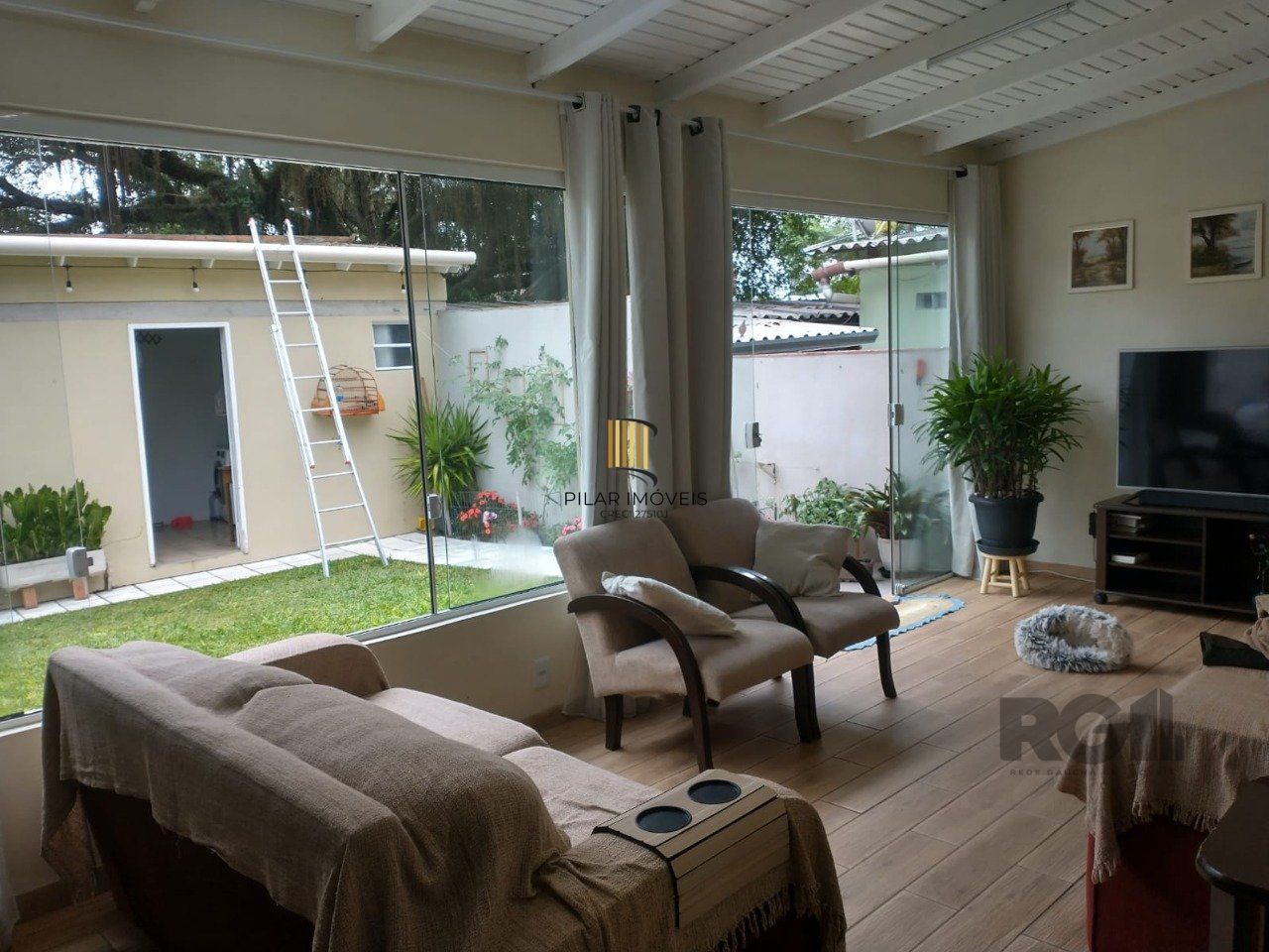 Casa de 155m² com 2 quartos, suíte, 2 vagas de garagem, no bairro Jardim Europa, Porto Alegre/RS - Pilar Imóveis