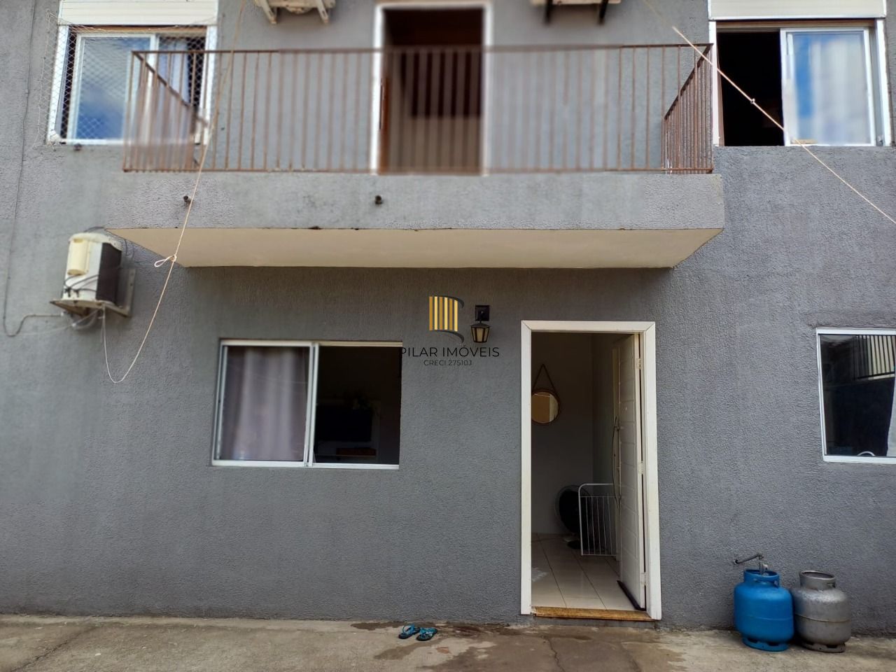 Duas casas no terreno com 2 vagas de garagem