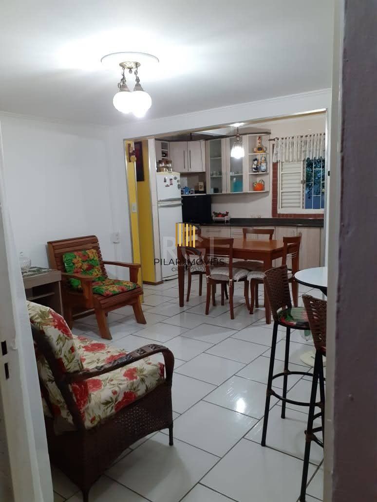 Casa para Venda - 250m², 3 dormitórios, 1 vaga - Camaquã, Porto Alegre