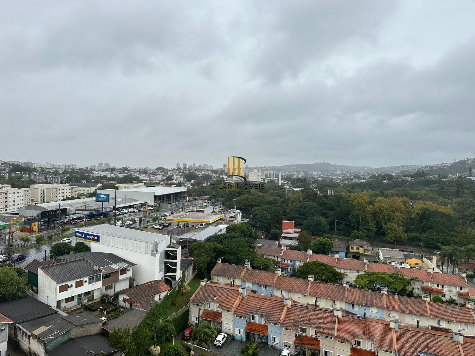 Apartamento com 02 quartos e 01 vaga escriturada no Bairro Cavalhada
