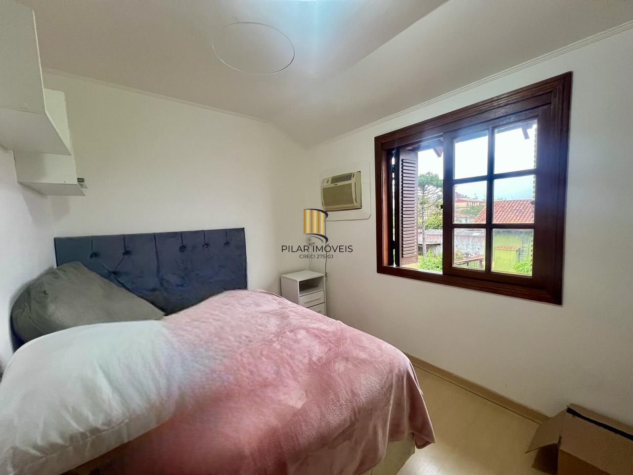 Casa em condomínio fechado  com 94m2, 3 dormitórios no bairro Camaquã.