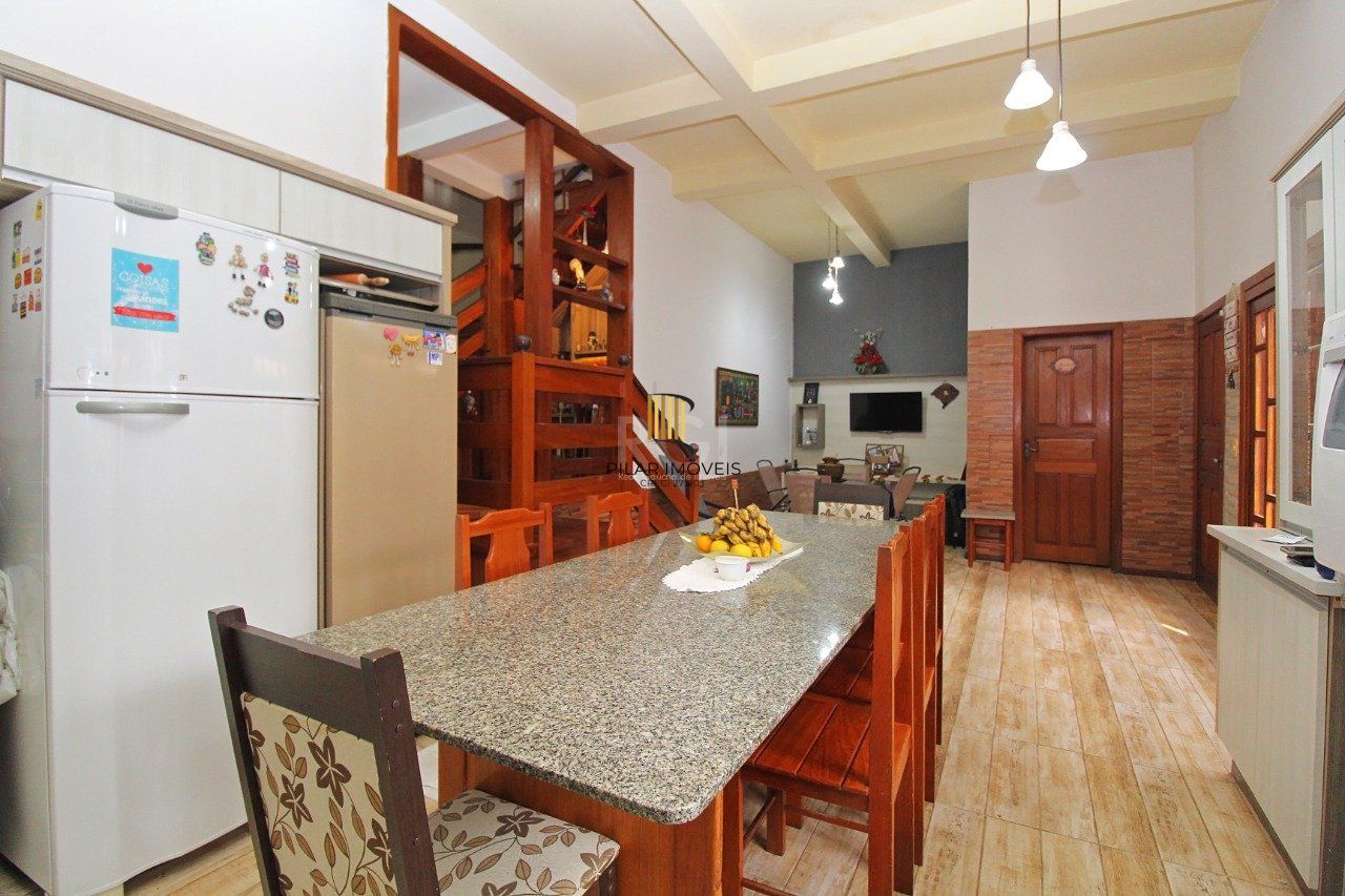 Casa para Venda - 339m², 3 dormitórios, 2 vagas - Vila Nova, Porto Alegre