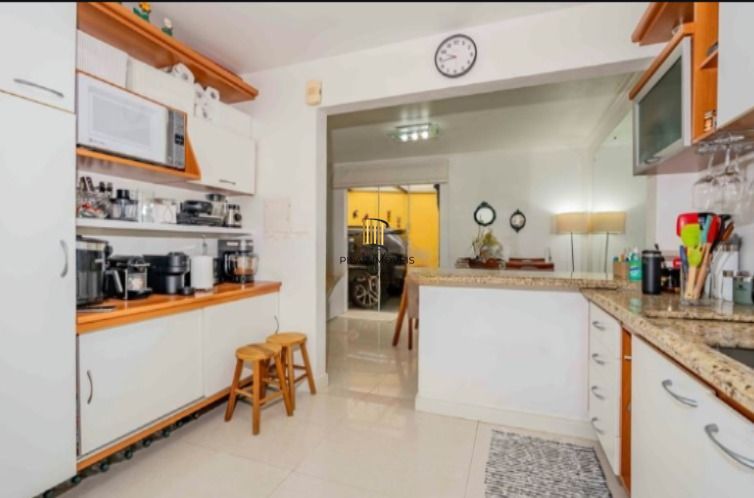 Casa em condomínio 3 dormitórios