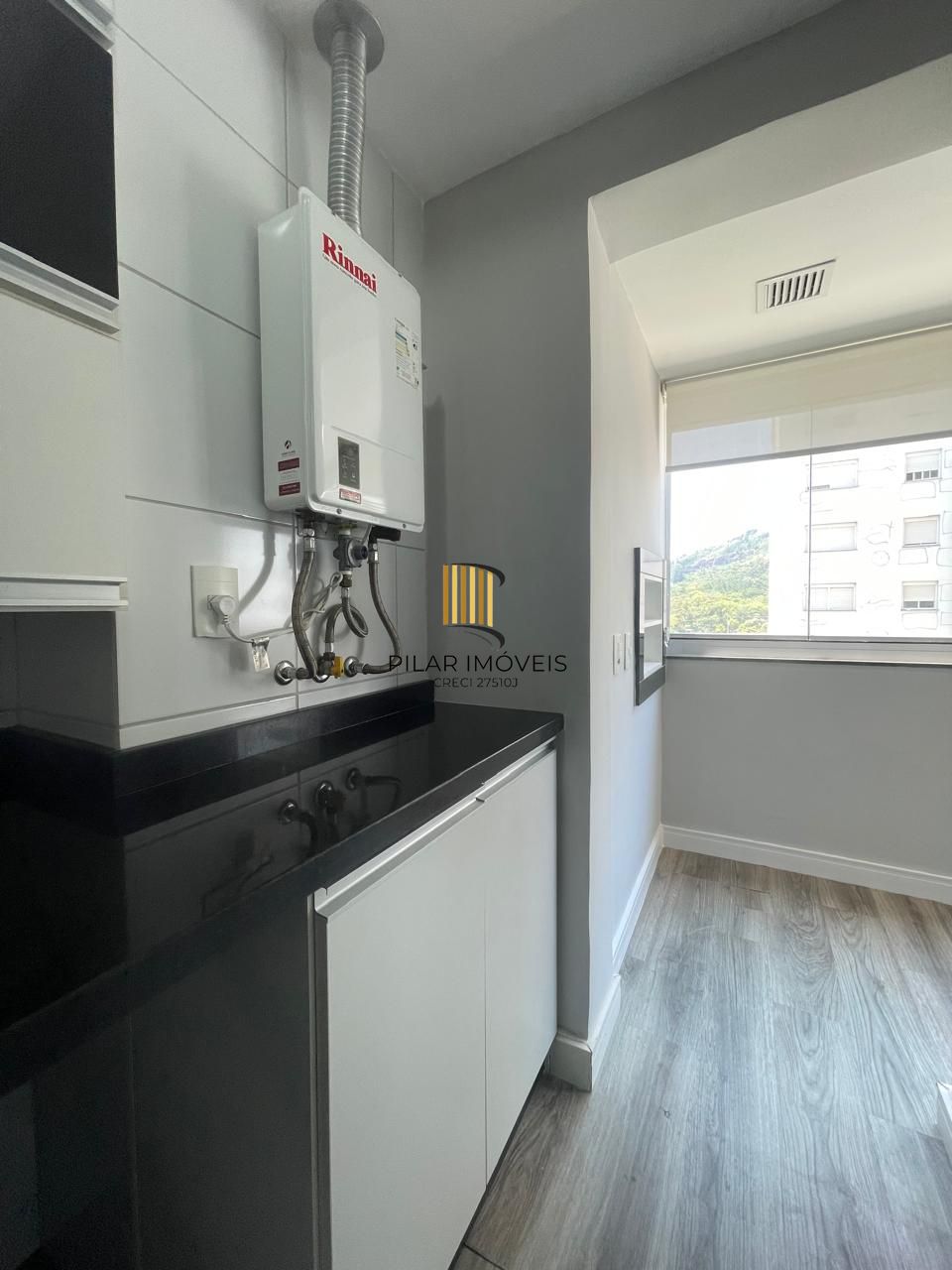 Impecável apartamento semimobiliado, 2 dormitórios, 2 banheiros e 1 vaga coberta