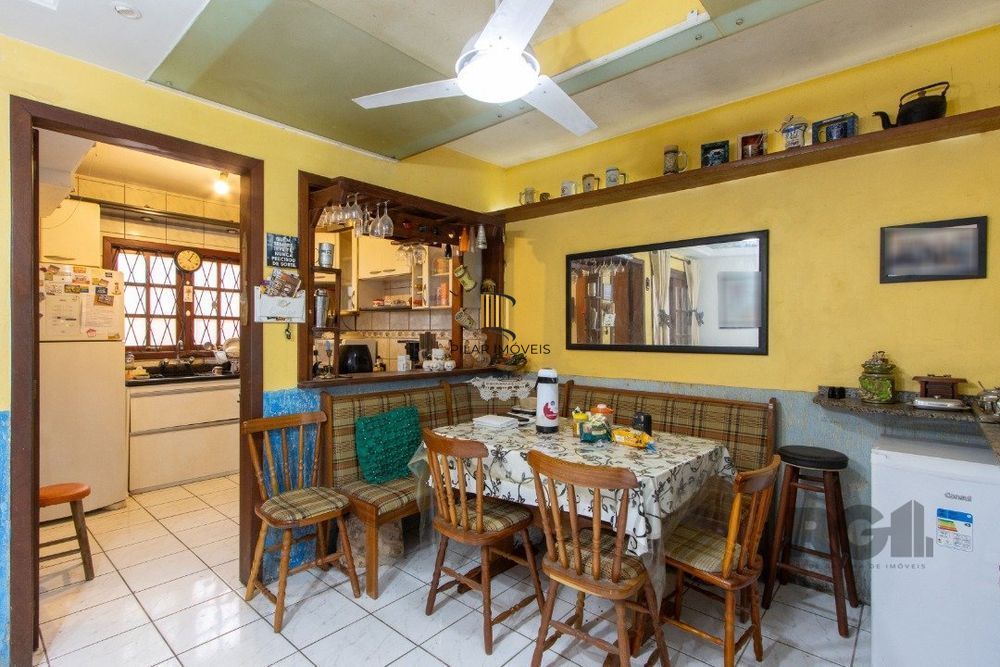 Casa 3 dormitórios no bairro Serraria