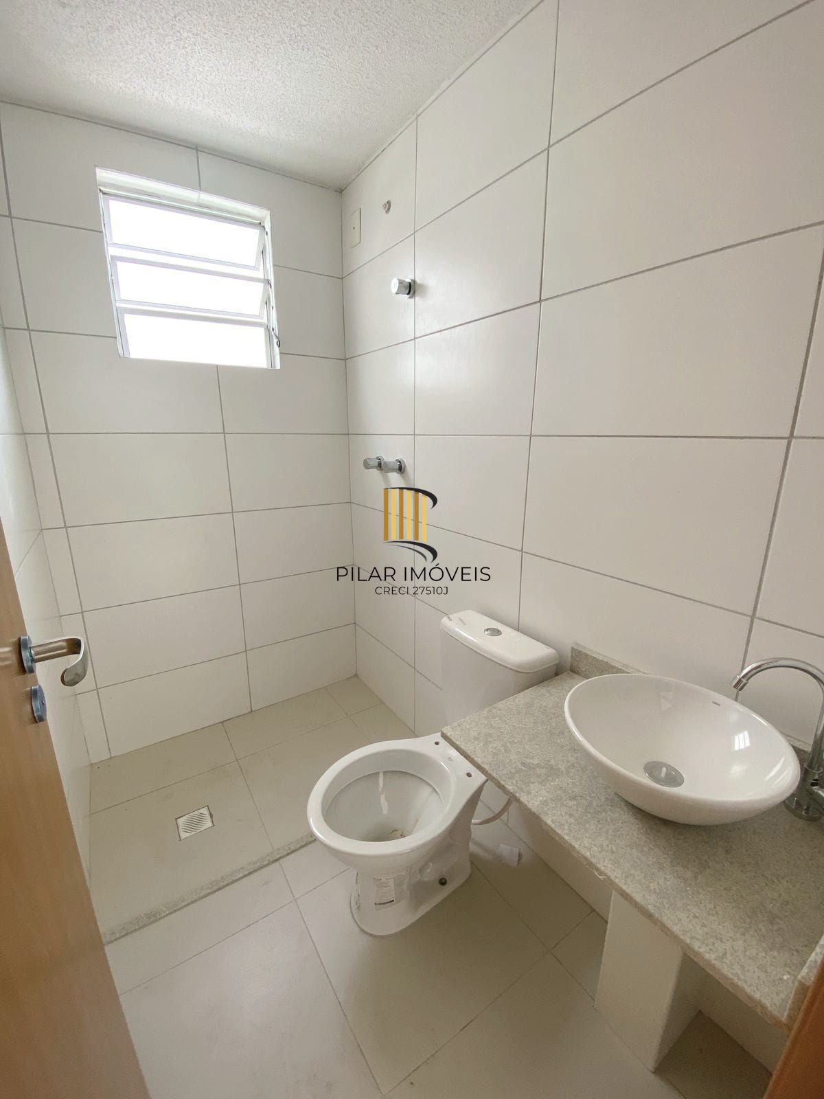 Apartamento com 02 quartos e 01 vaga escriturada no Bairro Jardim Leopoldina