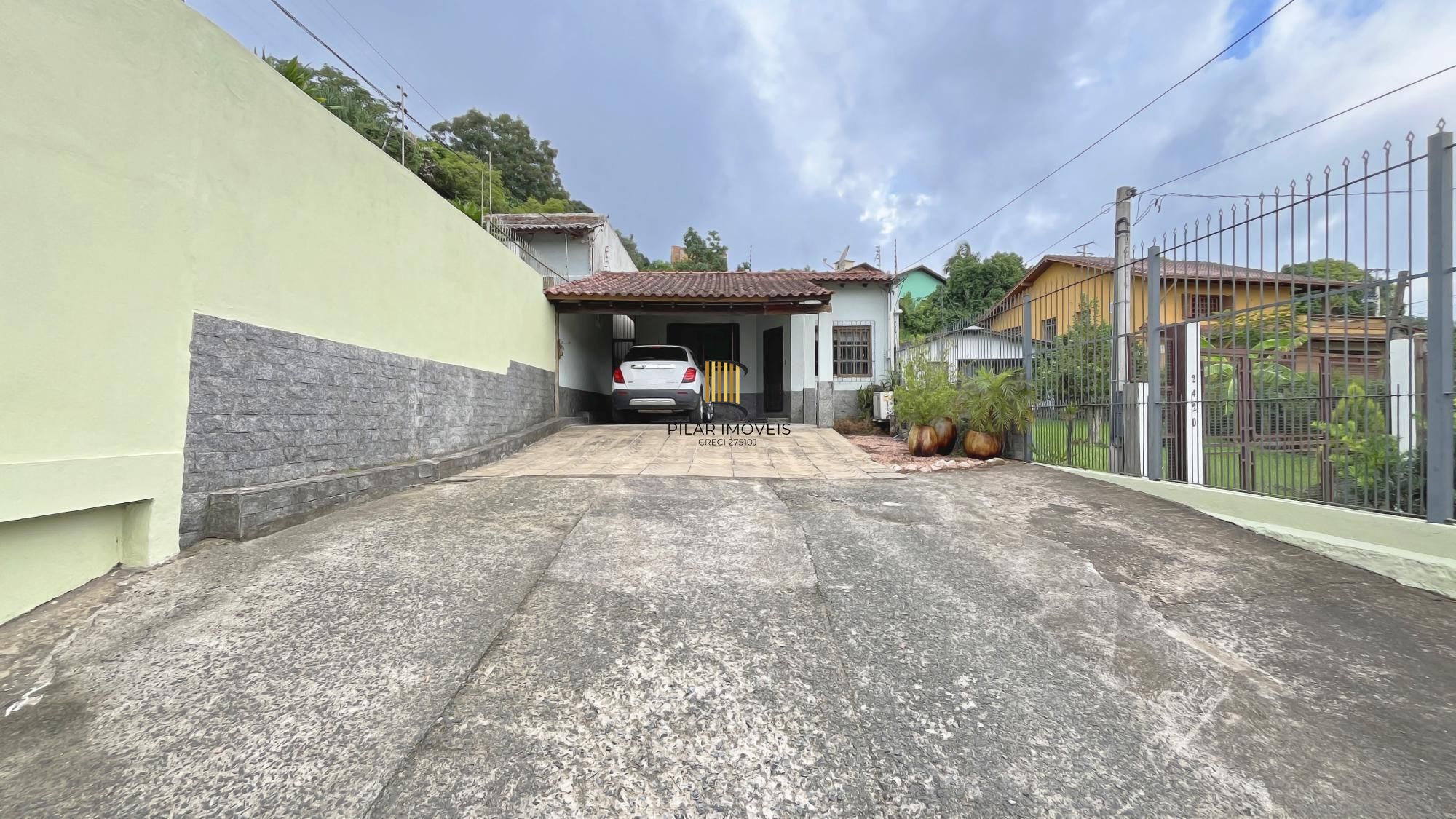 Casa de 156m², com 3 dormitórios, 1 suíte em terreno de 450m²; na Vila Nova