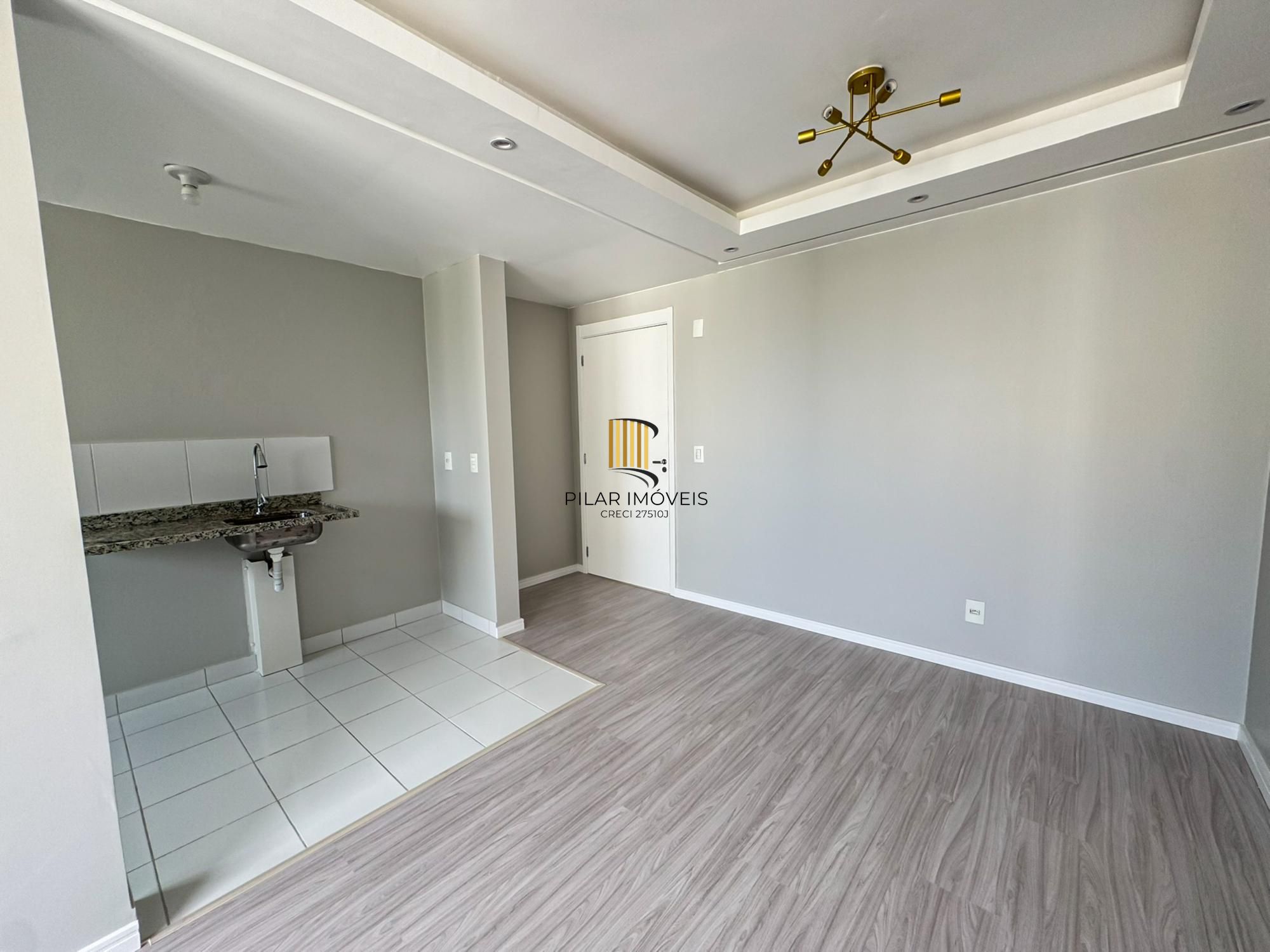 Apartamento com 02 quartos e 01 vaga escriturada no Bairro Humaitá