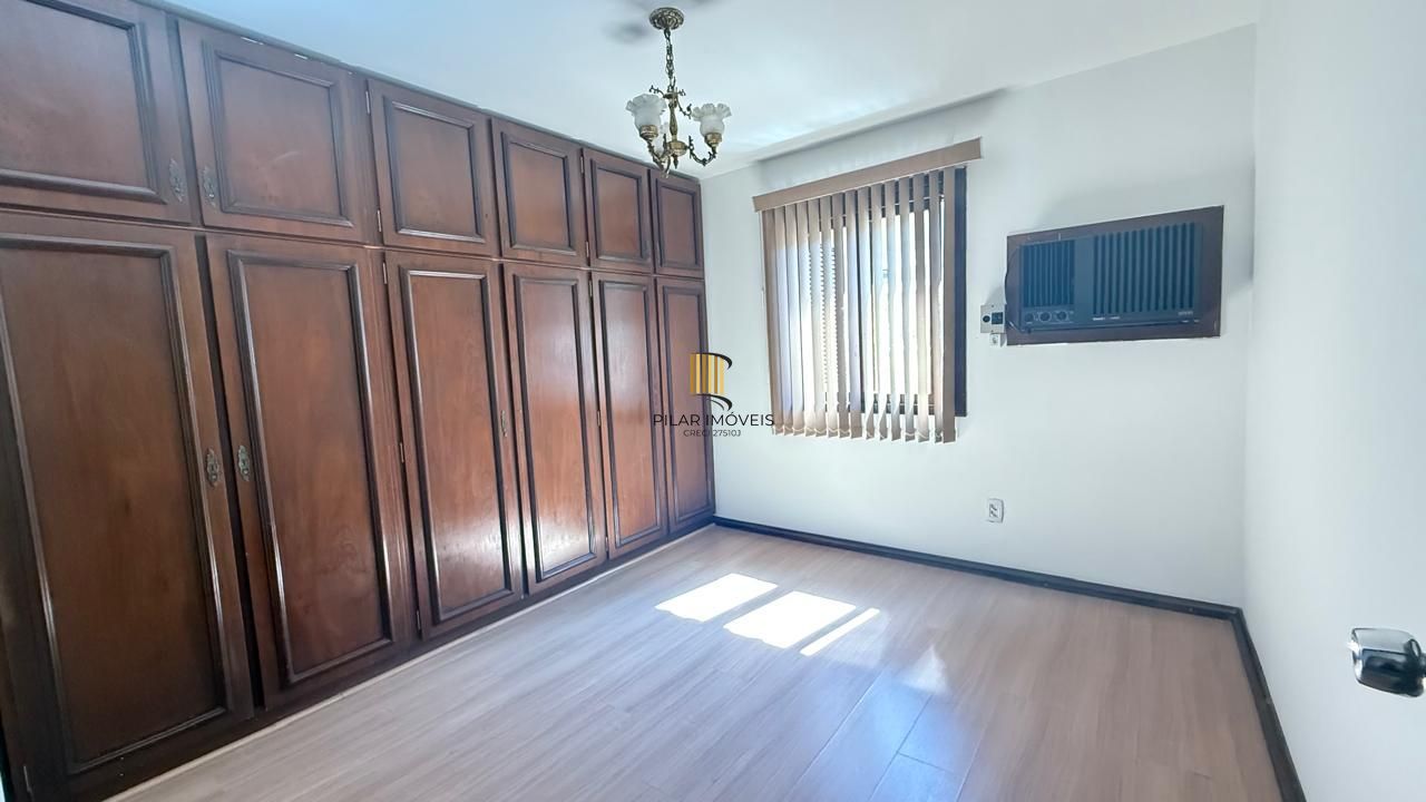 CASA 3 DORMITÓRIOS 4 BANHEIROS 4 VAGAS 1 SUÍTE, PÁTIO NO BAIRRO MEDIANEIRA PORTO ALEGRE/RS