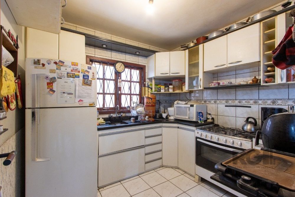 Casa 3 dormitórios no bairro Serraria