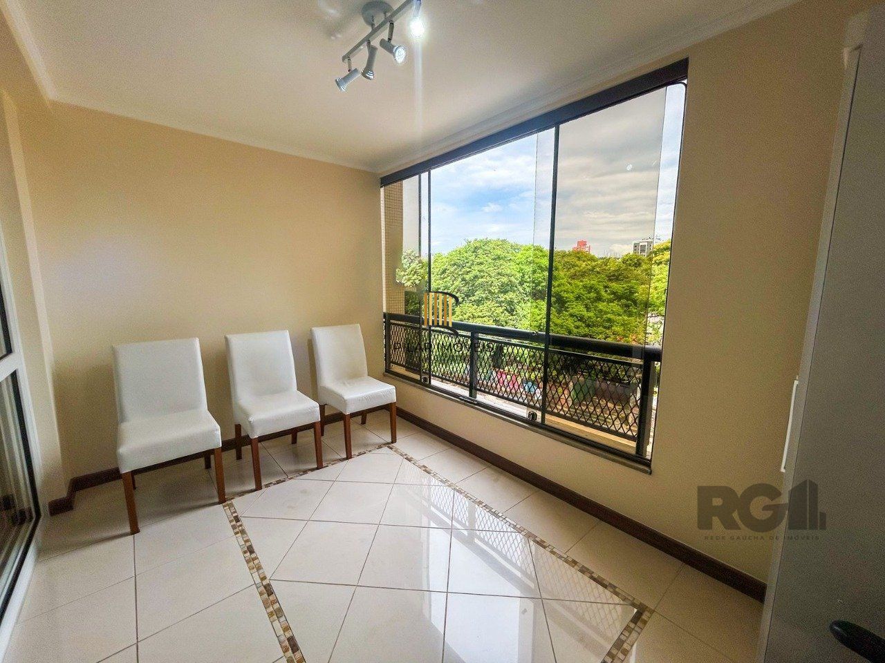Apartamento de 03 dormitórios no Bairro Azenha Porto Alegre/RS