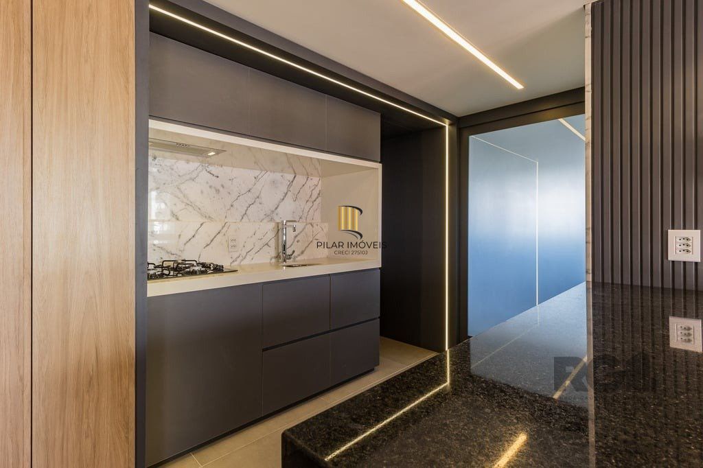 Apartamento para Venda - 130.07m², 3 dormitórios, sendo 3 suites, 3 vagas - Petrópolis