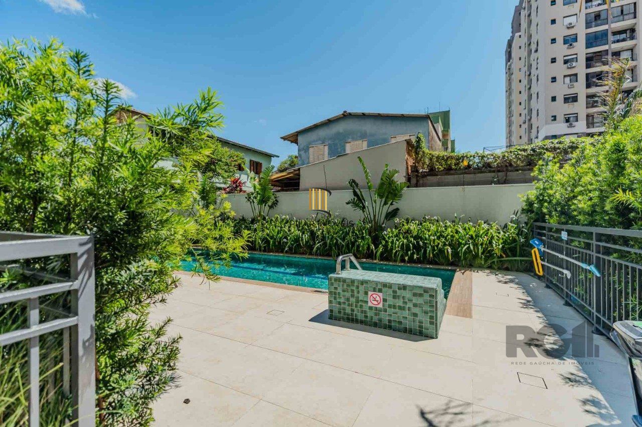 Apartamento com 01 quarto e 01 vaga no Bairro Partenon