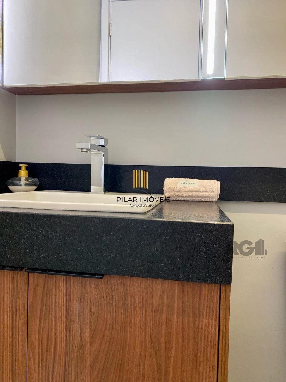 Apartamento 2 dormitórios no bairro Azenha