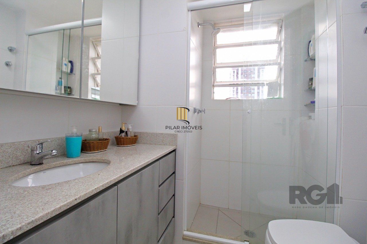 Apartamento a venda composto de dois dormitórios no bairro menino Deus com vaga