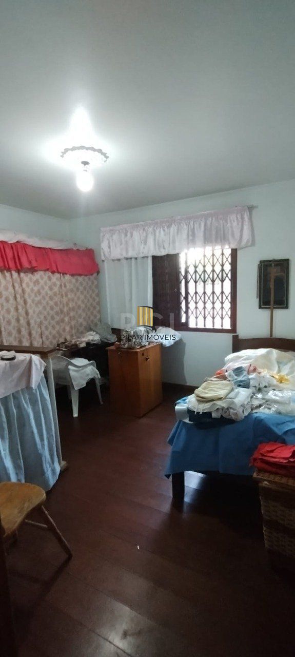 Casa de 4 dormitórios no bairro Parque Santa Fé