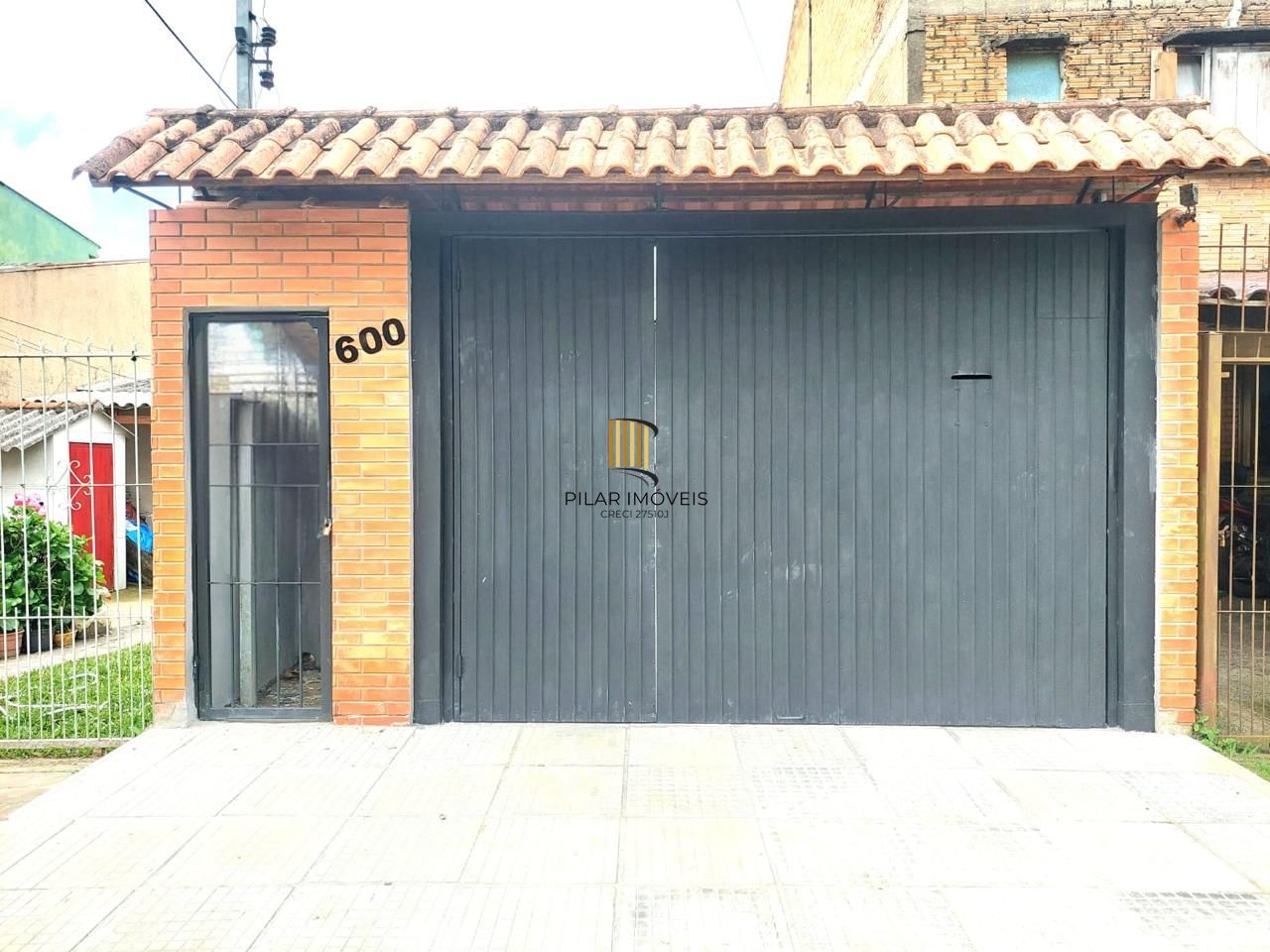 Casa mobiliada dois dormitórios e vaga no bairro  Hipica.