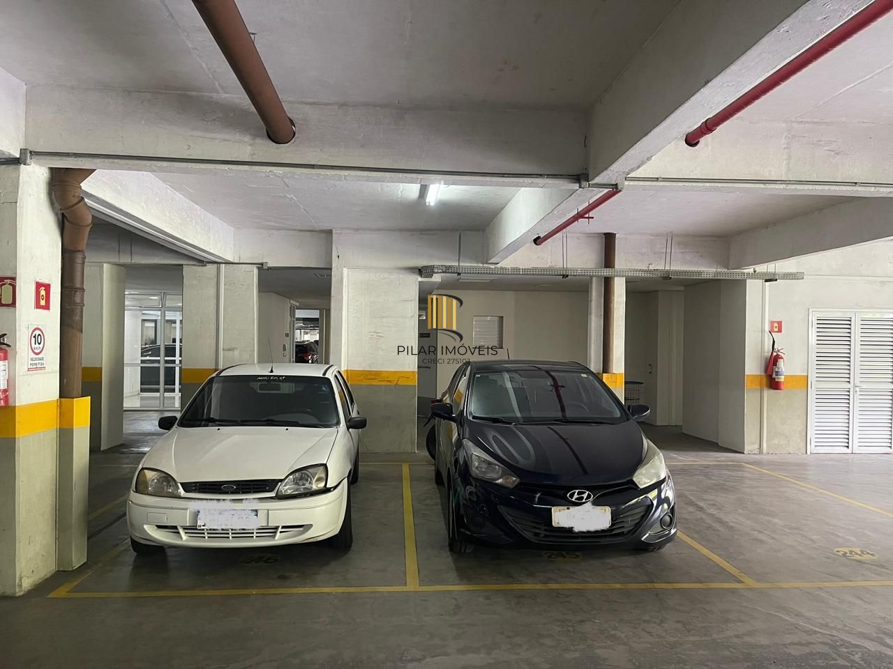 Impecável apartamento semimobiliado, 2 dormitórios, 2 banheiros e 1 vaga coberta