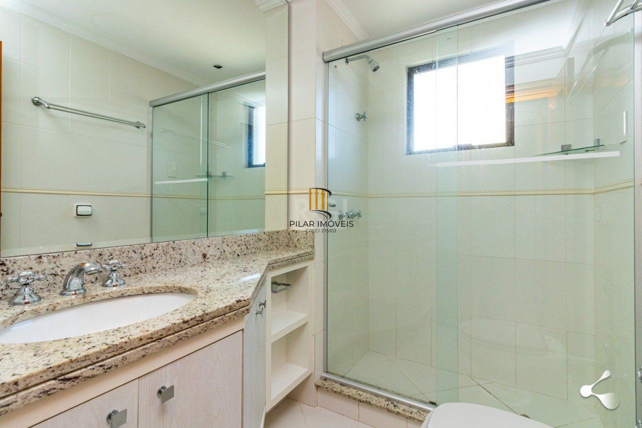 Espetacular Apto. semi mobiliado no bairro Rio Branco, Porto Alegre/RS, um por andar, 195m, andar alto, lareira, churrasqueira, 3 suites, 4 vagas