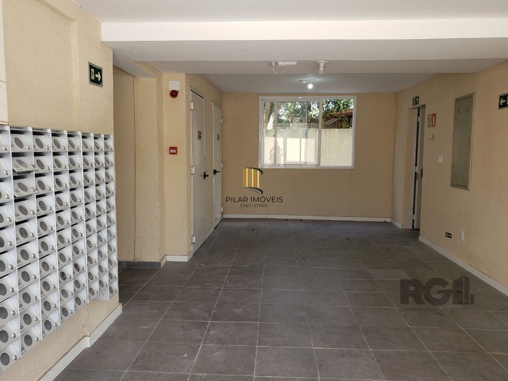 Apartamento com 02 quartos e 01 vaga escriturada no Bairro Cavalhada