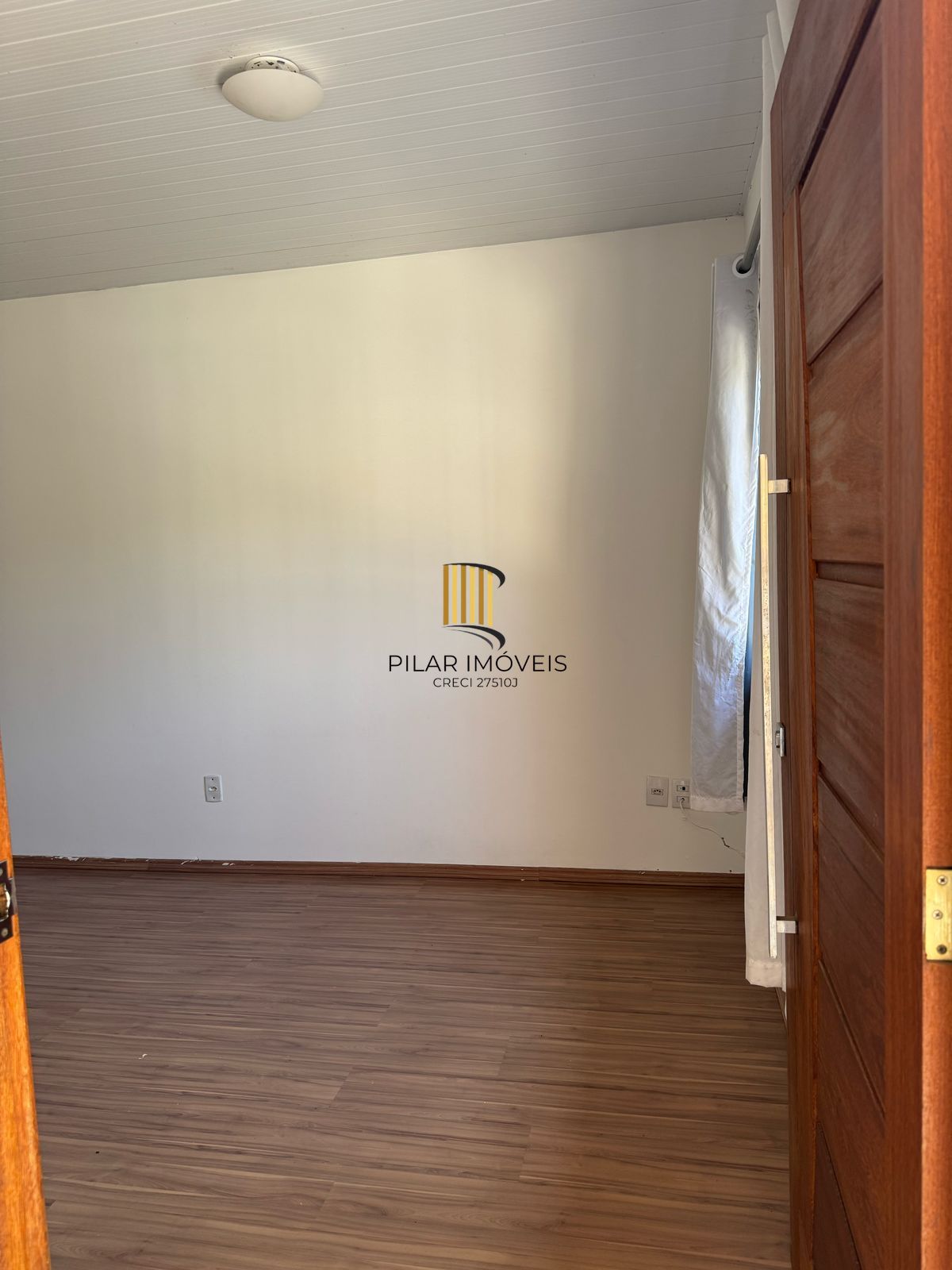 Casa com 02 quartos e 02 vagas no Bairro Hípica