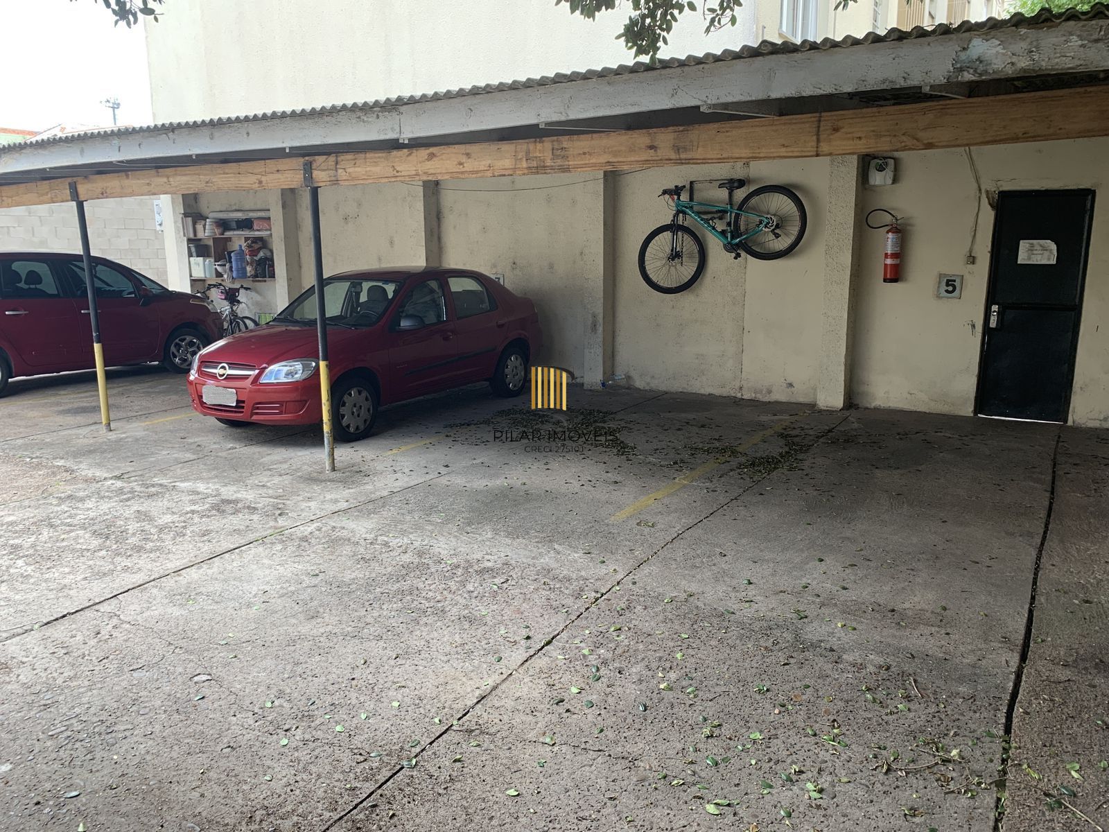 Apartamento 3 dormitórios com 2 banheiros e garagem no Menino Deus