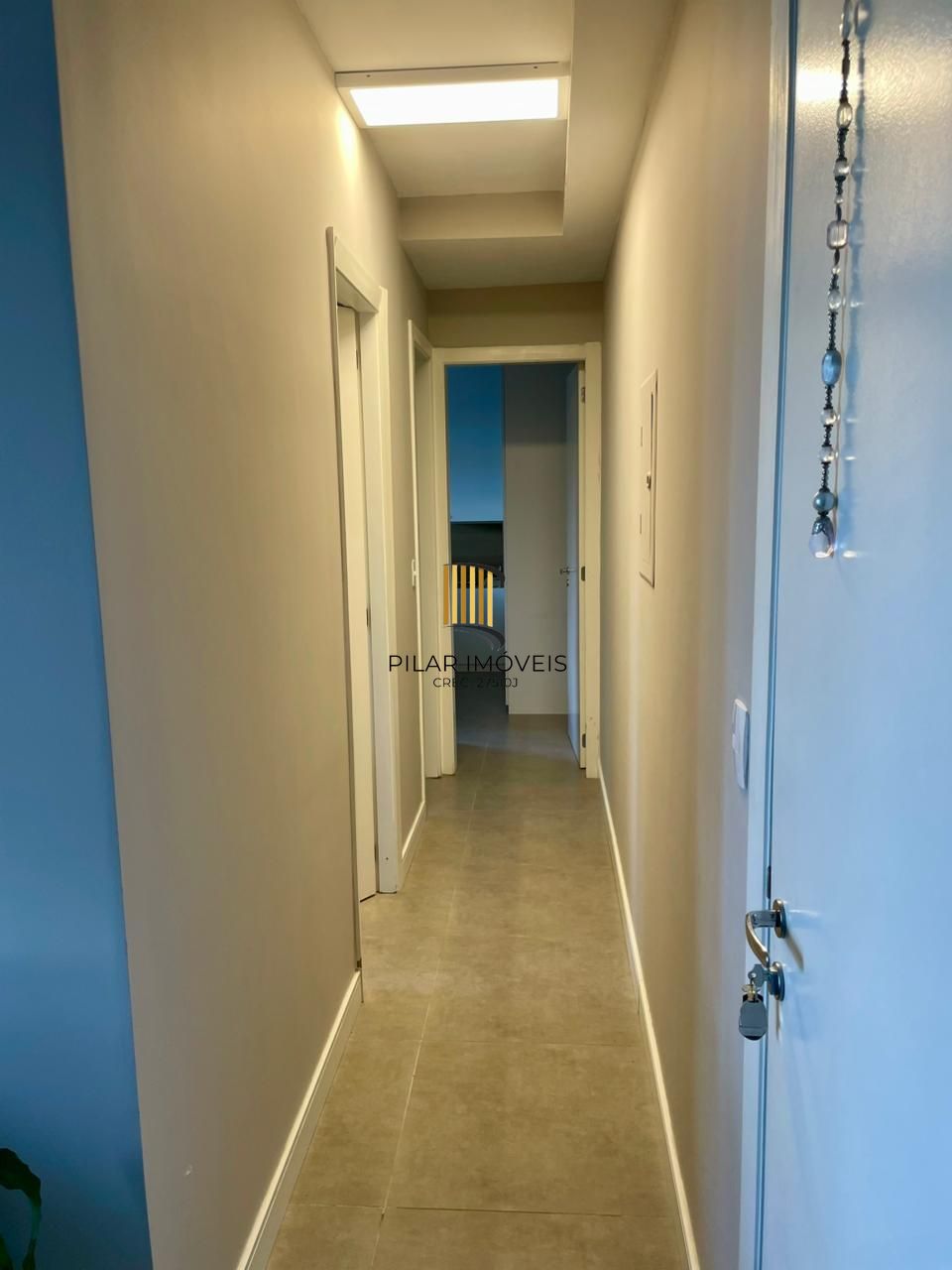 Apartamento com 02 quartos e 01 vaga escriturada no Bairro Cavalhada