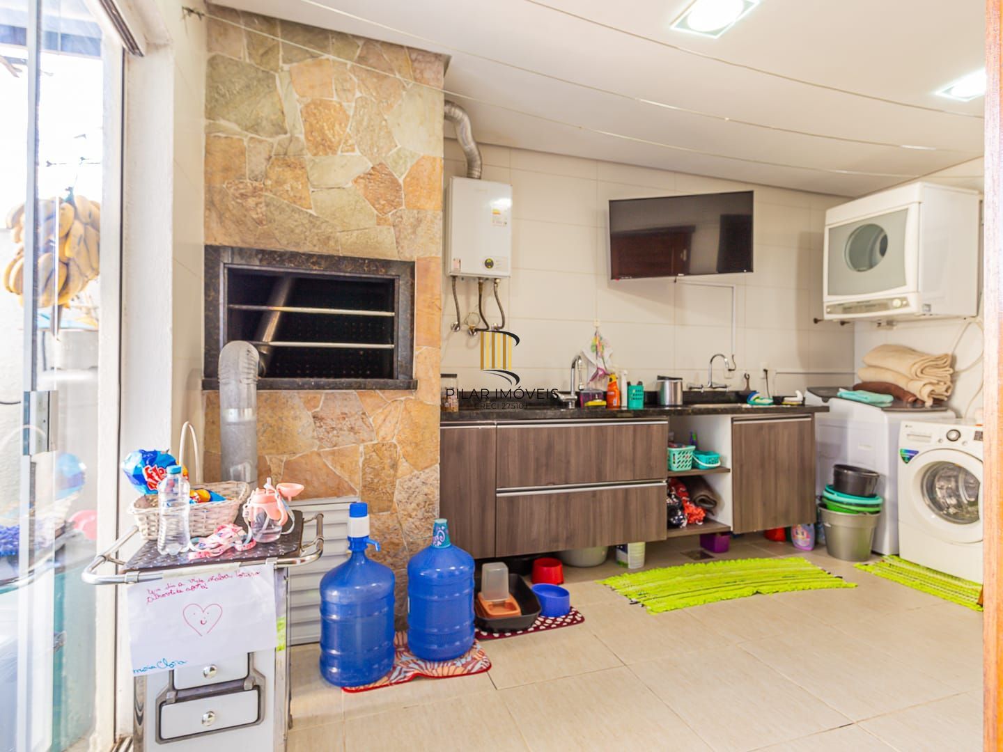 Casa 3 dormitórios com duas suítes bairro Jardim Floresta - Lindoia