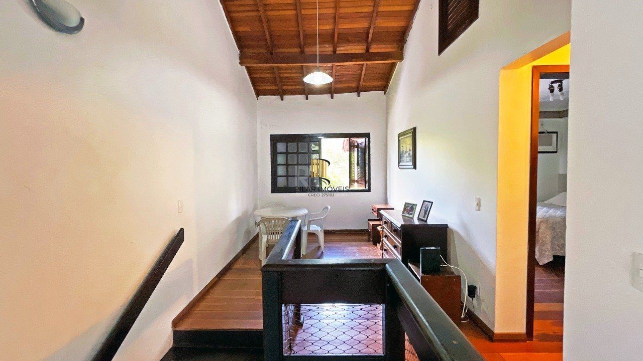 Casa 4 Suítes e 6 vagas de garagem no bairro Jardim Itu