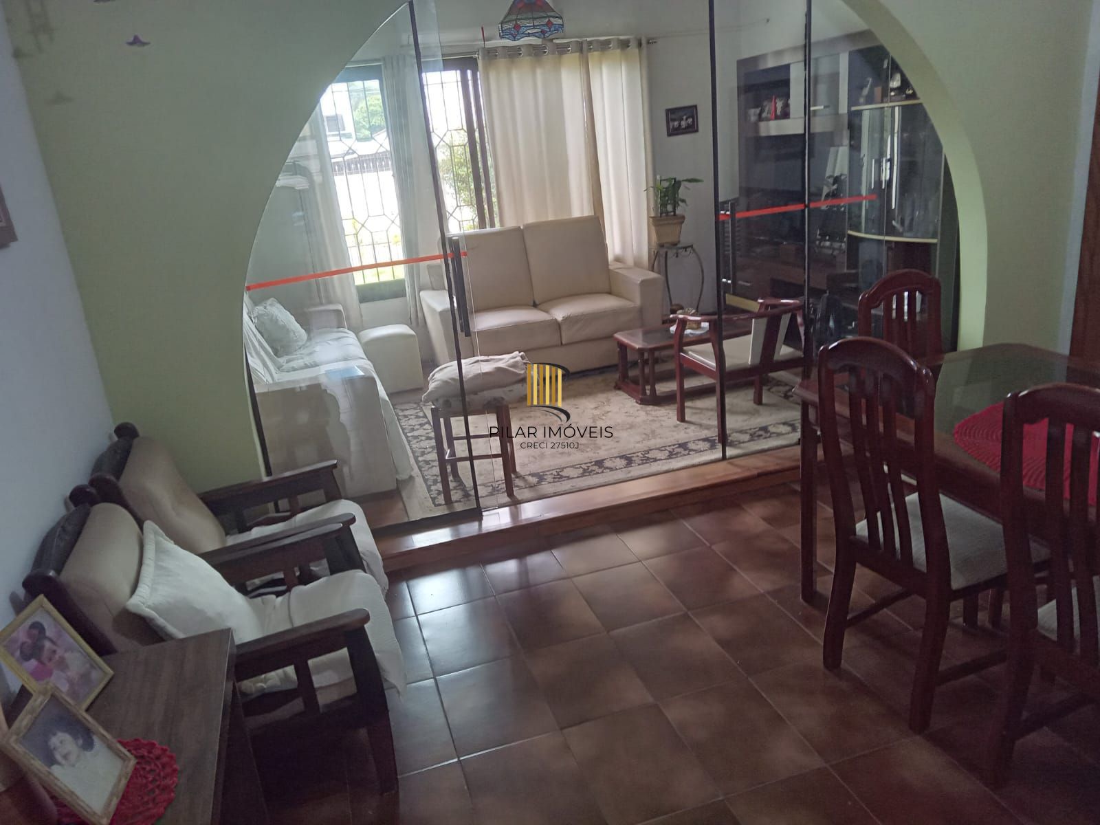 Casa com 3 dormitórios suíte , garagem para 3 carros !