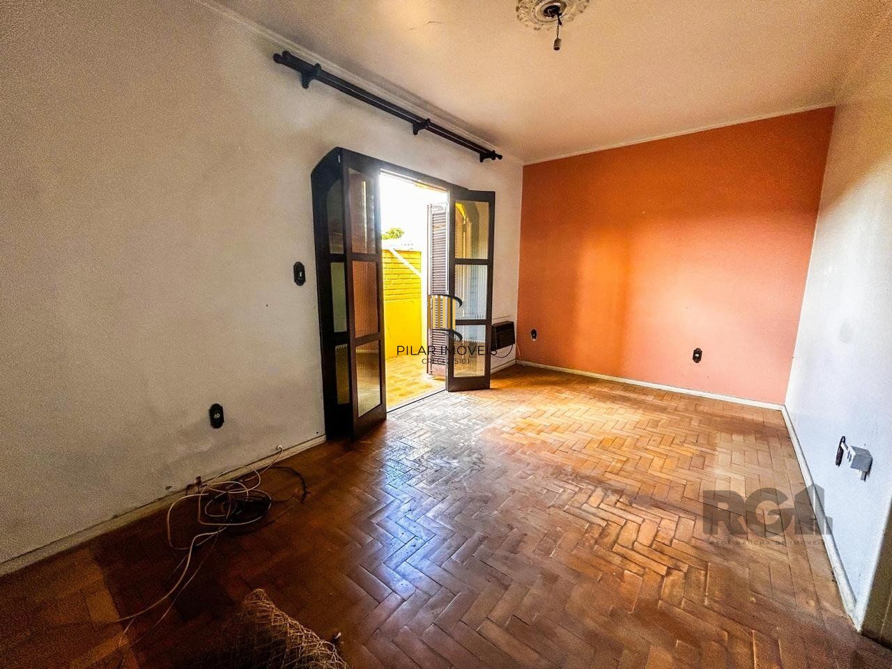 Casa de 3 dormitórios, 1 suíte, garagem fechada, churrasqueira, no bairro Cavalhada Porto Alegre/RS