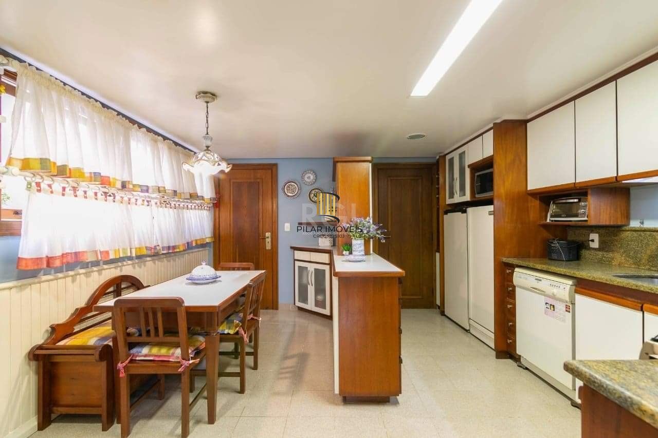 Apartamento para Venda - 246.47m², 3 dormitórios, sendo 1 suites, 2 vagas - Cristal
