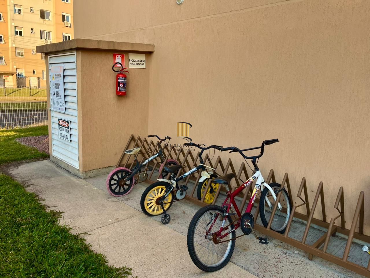 Apartamento com 02 quartos e 01 vaga no Bairro Restinga em Porto Alegre