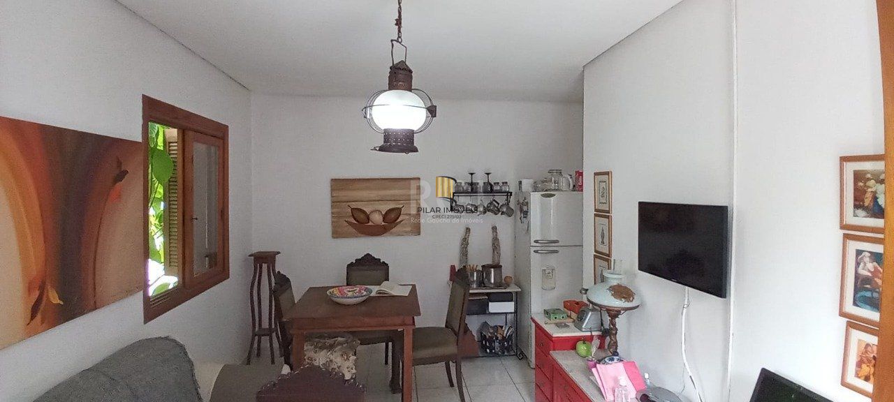 Casa em condomínio com 02 dormitórios