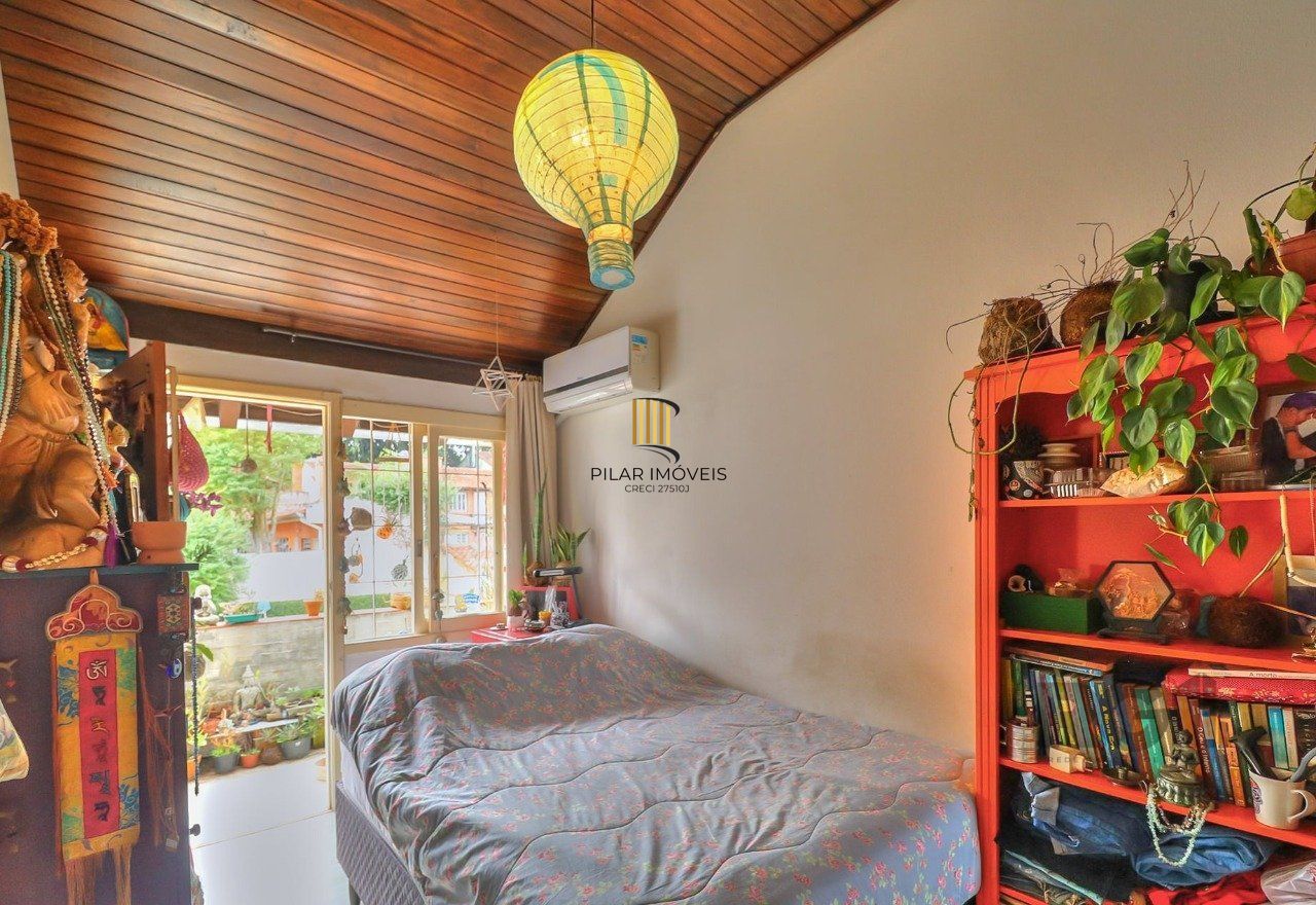 Casa a venda composta de 4 dormitórios no bairro Jardim Isabel em Porto Alegre