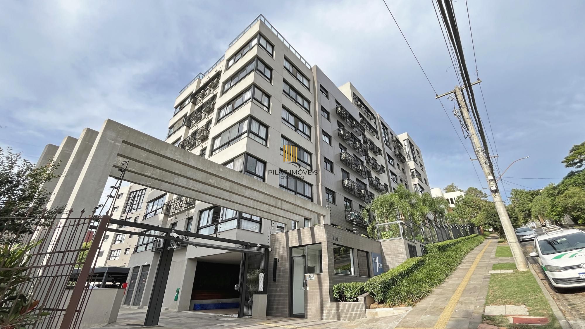 LINDO APARTAMENTO 3 DORMITÓRIOS NO MENINO DEUS