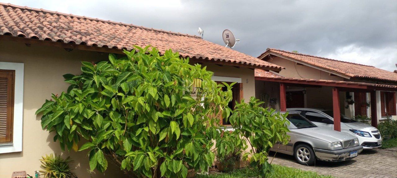 Casa em condomínio com 02 dormitórios