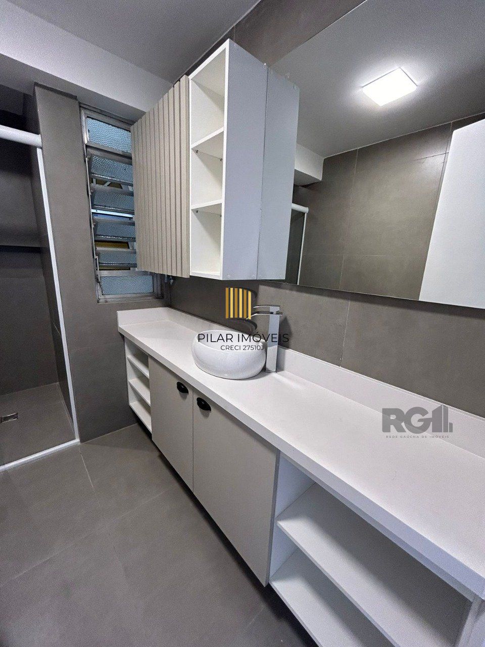Belíssimo Apartamento com 03 quartos (01 suíte) uma vaga coberta todo Reformado