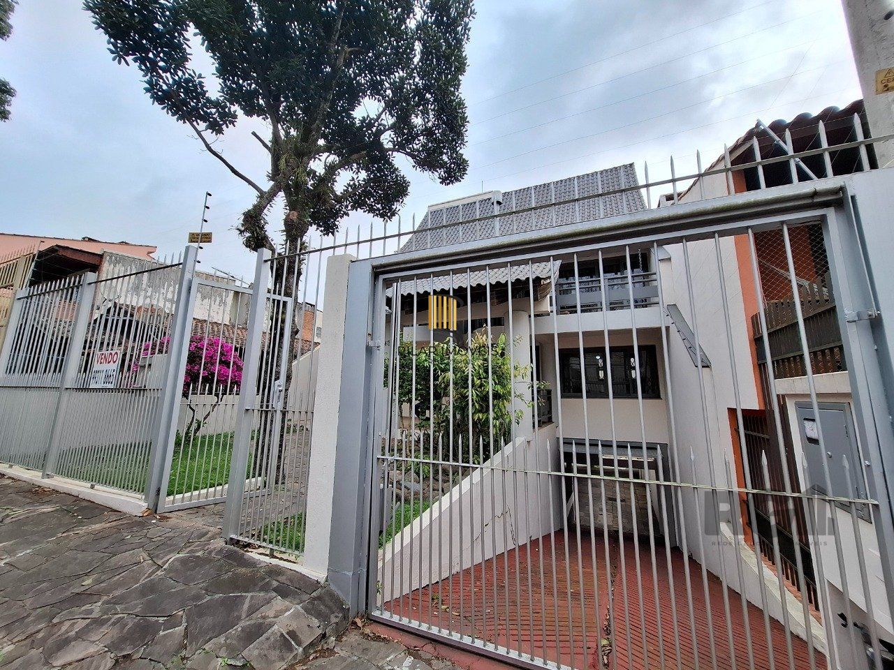 Casa com 537,00 m² com 04 dormitórios no Bairro Tristeza