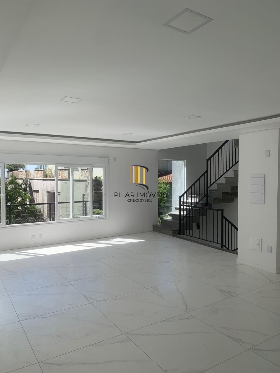 Casa com 3 dormitórios e suíte à Venda no Bairro Medianeira - Porto Alegre/RS