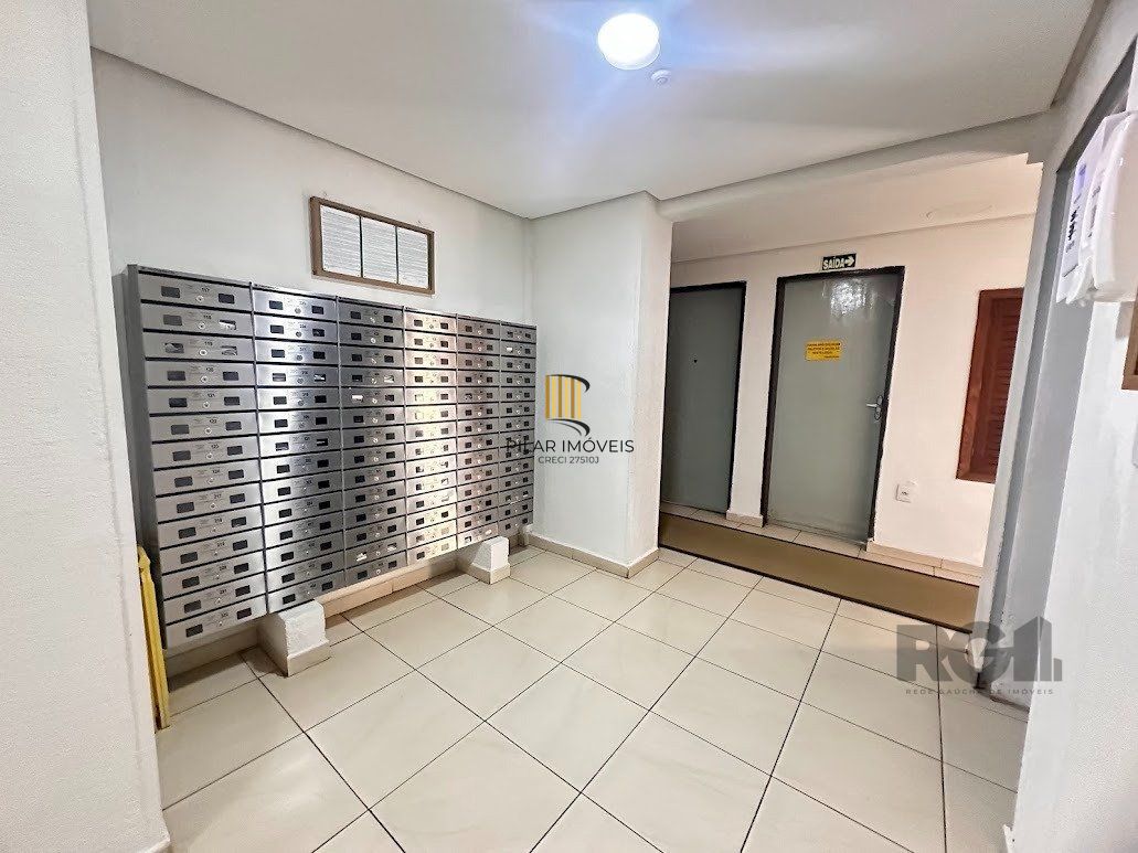 Apartamento a venda, dois dormitórios mobiliado no bairro Cristal.