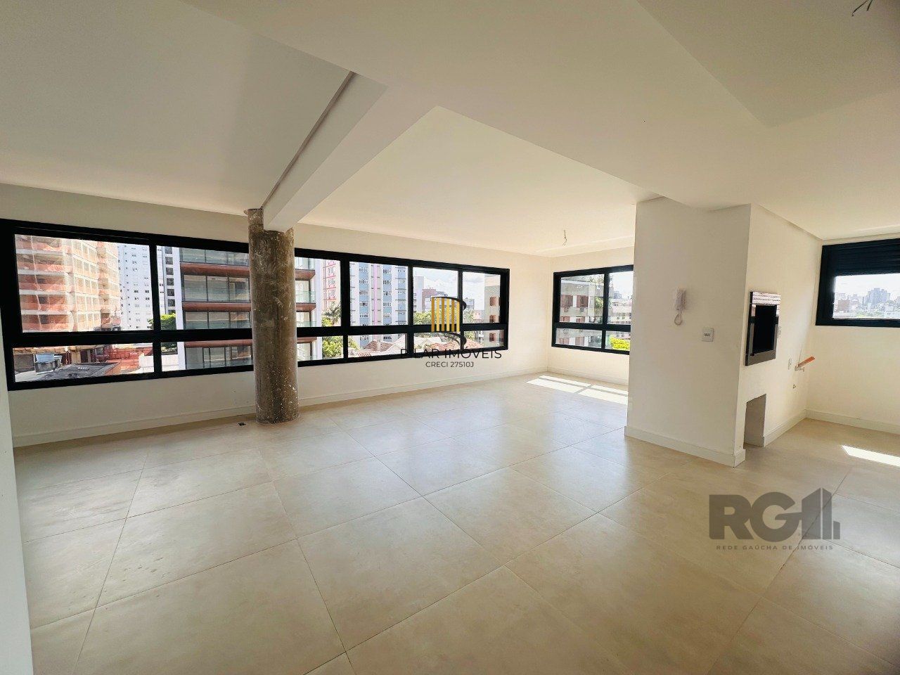 Apartamento para Venda - 130.07m², 3 dormitórios, sendo 3 suites, 3 vagas - Petrópolis
