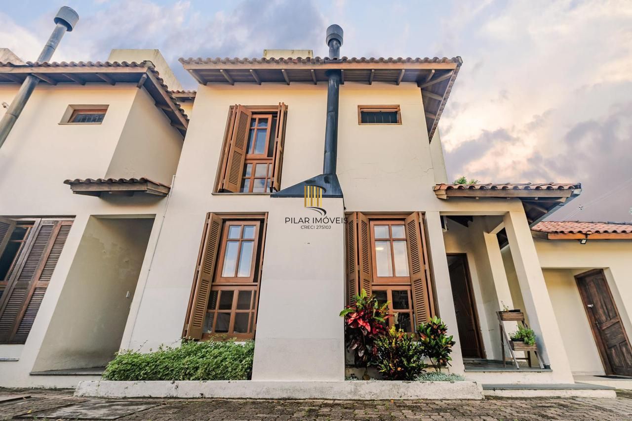 Casa em condomínio 3 dormitórios e sótão bairro Cristal