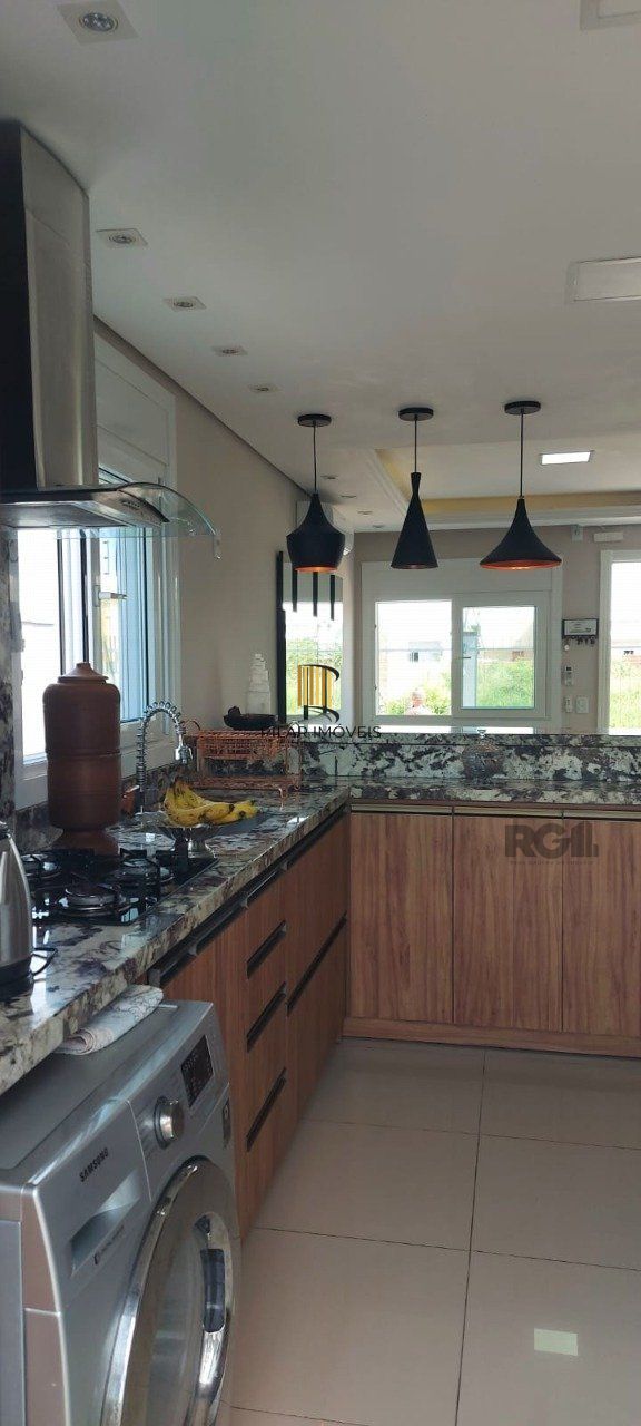 Casa com 2 dormitórios, sendo 1 suíte no bairro Florida em Guaíba
