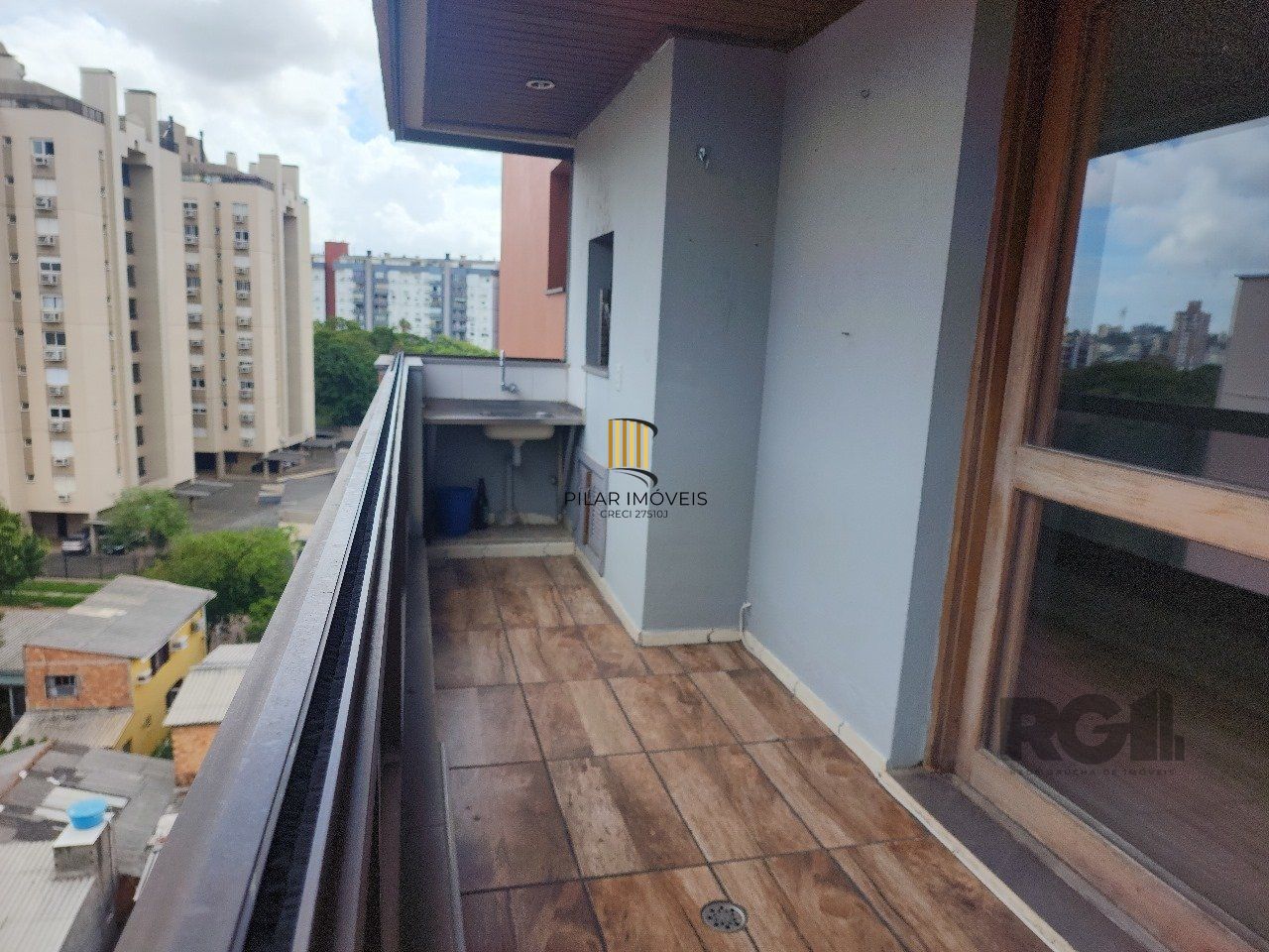 Apartamento com 01 quarto, 01 vaga escriturada coberta, Bairro Cidade Baixa