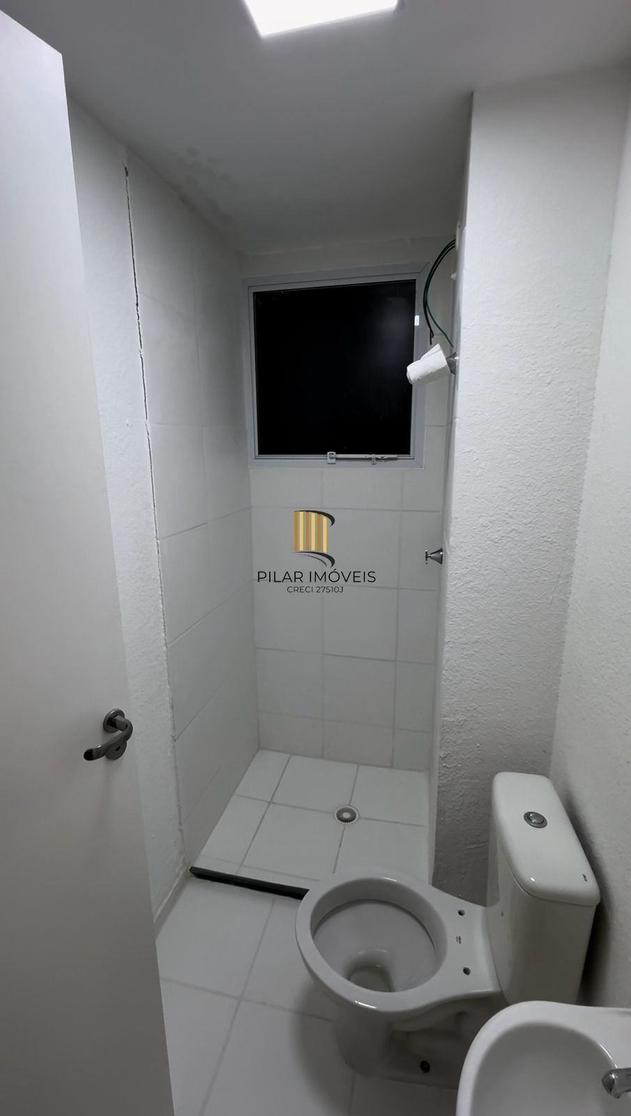 Apartamento com 02 quartos no Bairro Ipanema.