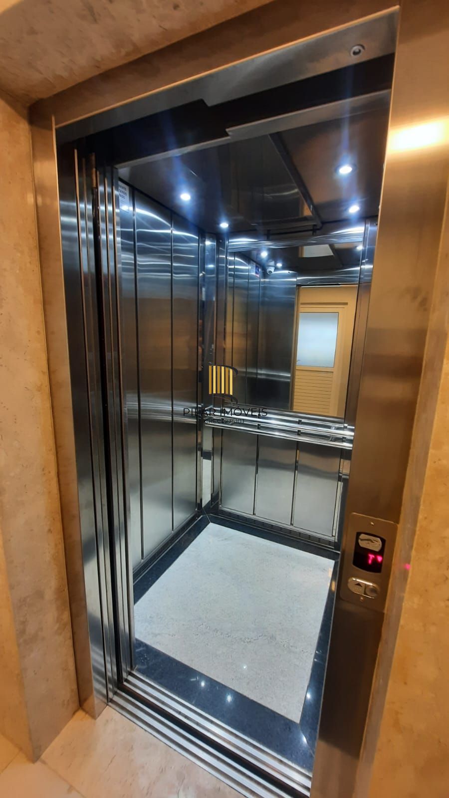 Apartamento com 02 quarto e 01 vaga no Bairro Praia de Belas em Porto Alegre